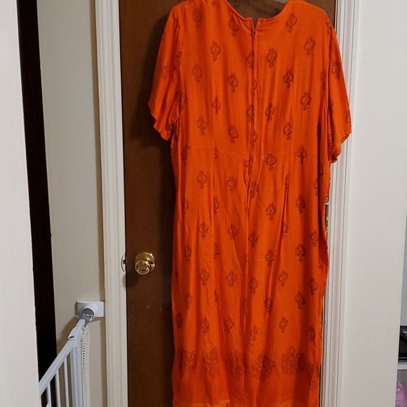 African print dress with slit - Picture 3 of 3